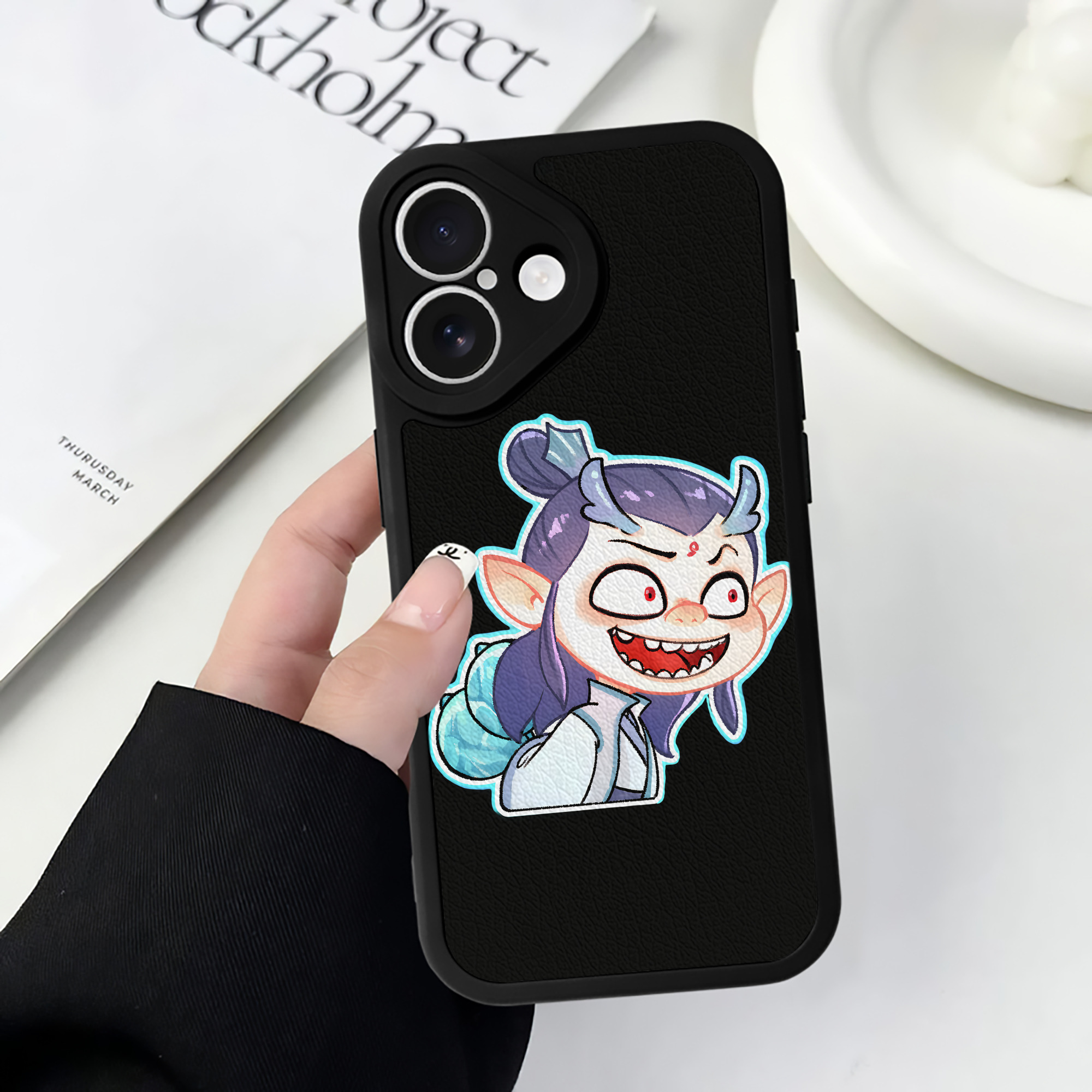 （画像用） Ne Zha 2 ナタ 魔童の大暴れ 【iPhone 16シリーズ対応】シリコンスマホケース（レザー調） 材質：シリコン